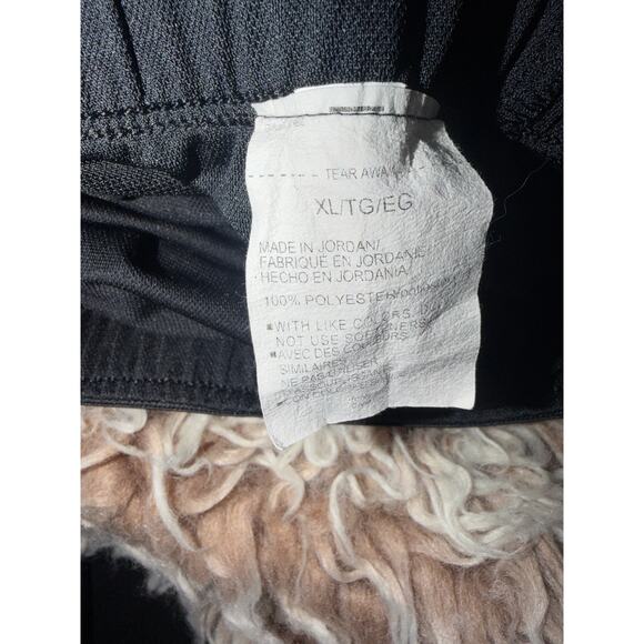 Under armour women’s black athletic shorts - Picture 8 of 11